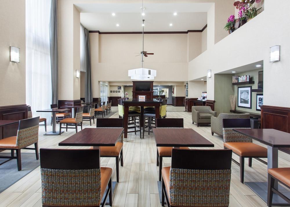 Hampton Inn & Suites Lubbock Exterior photo