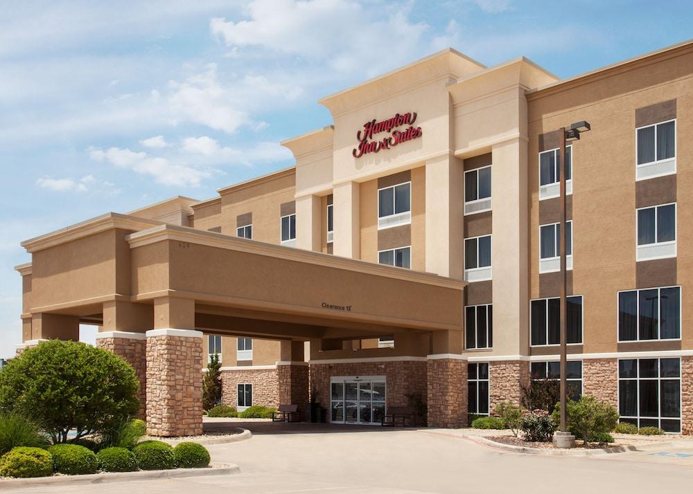 Hampton Inn & Suites Lubbock Exterior photo