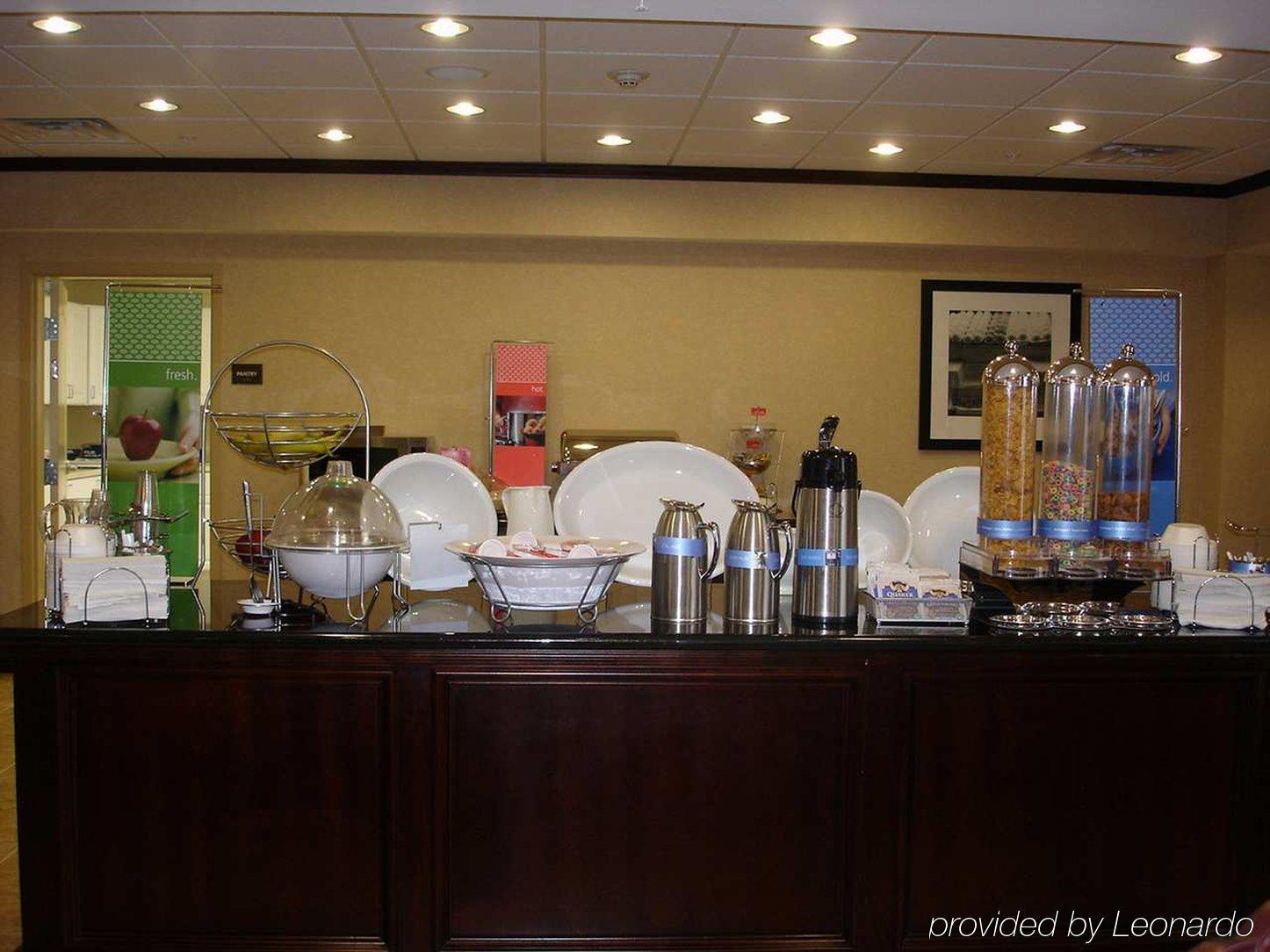 Hampton Inn & Suites Lubbock Restaurant photo