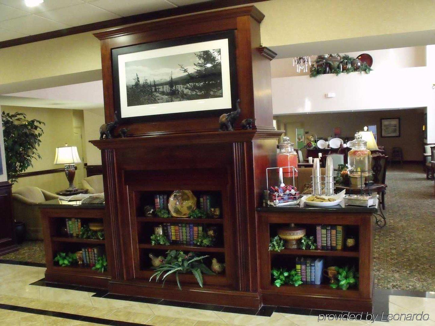 Hampton Inn & Suites Lubbock Interior photo