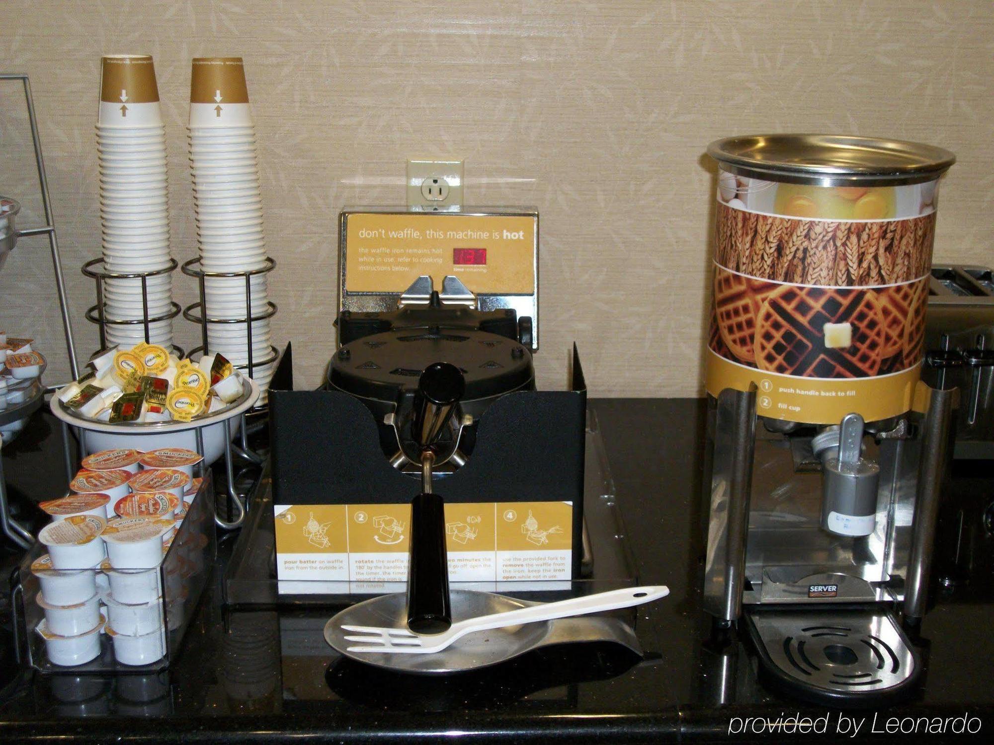 Hampton Inn & Suites Lubbock Restaurant photo