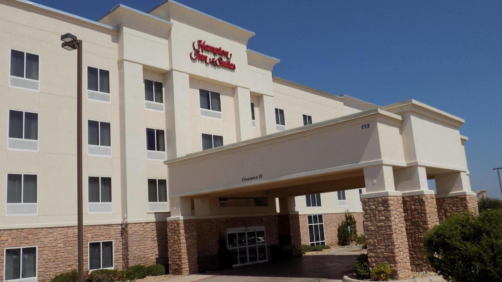 Hampton Inn & Suites Lubbock Exterior photo