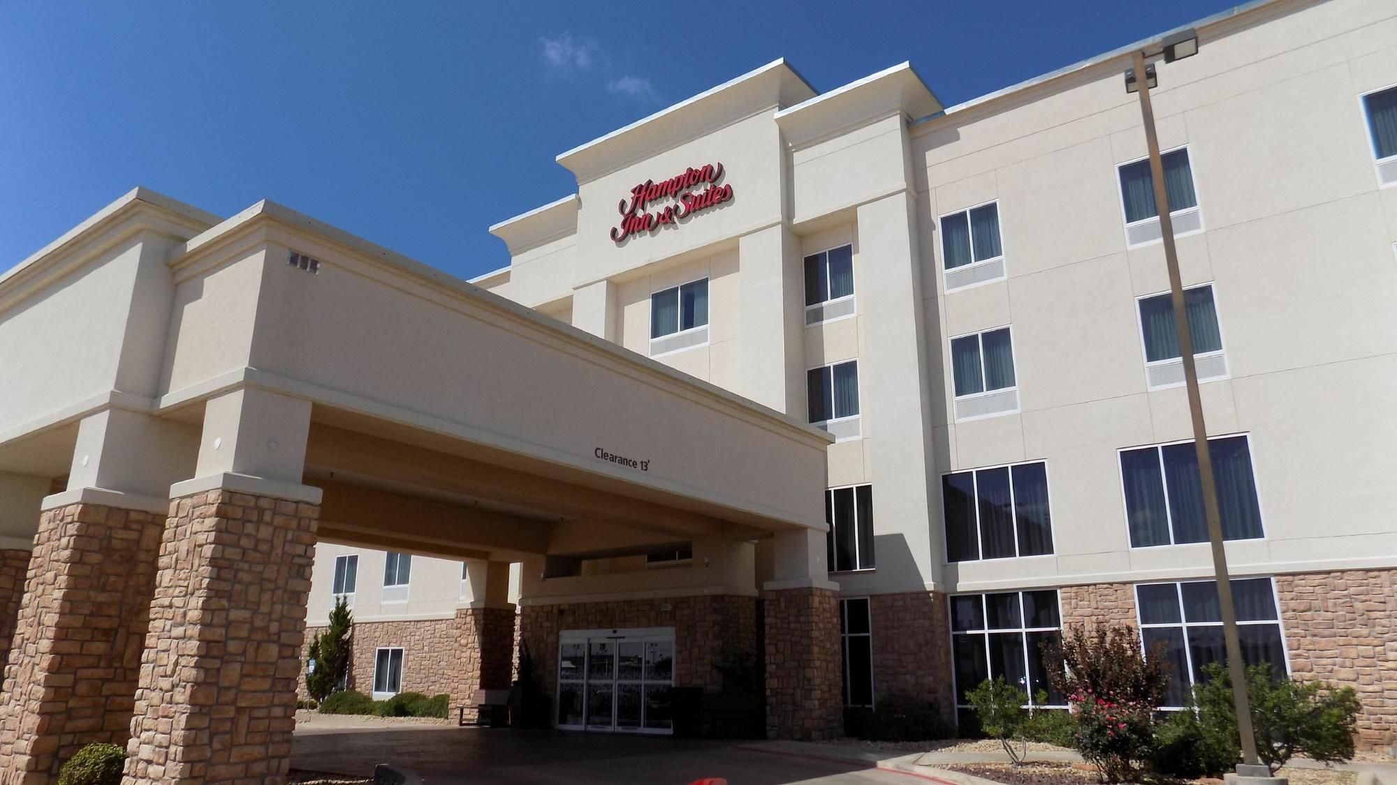 Hampton Inn & Suites Lubbock Exterior photo